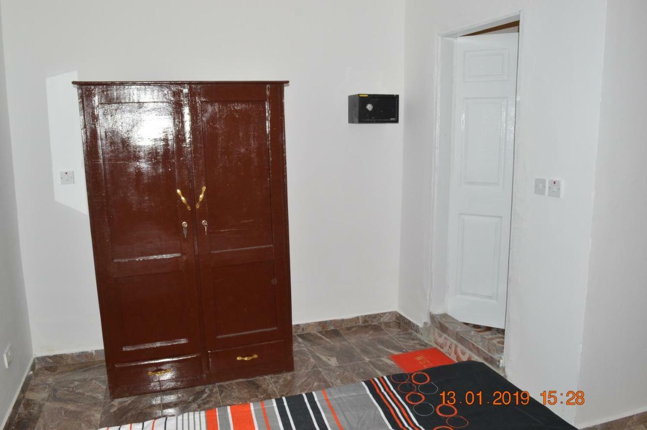 Sukuta Nema Guest House Banjul Esterno foto