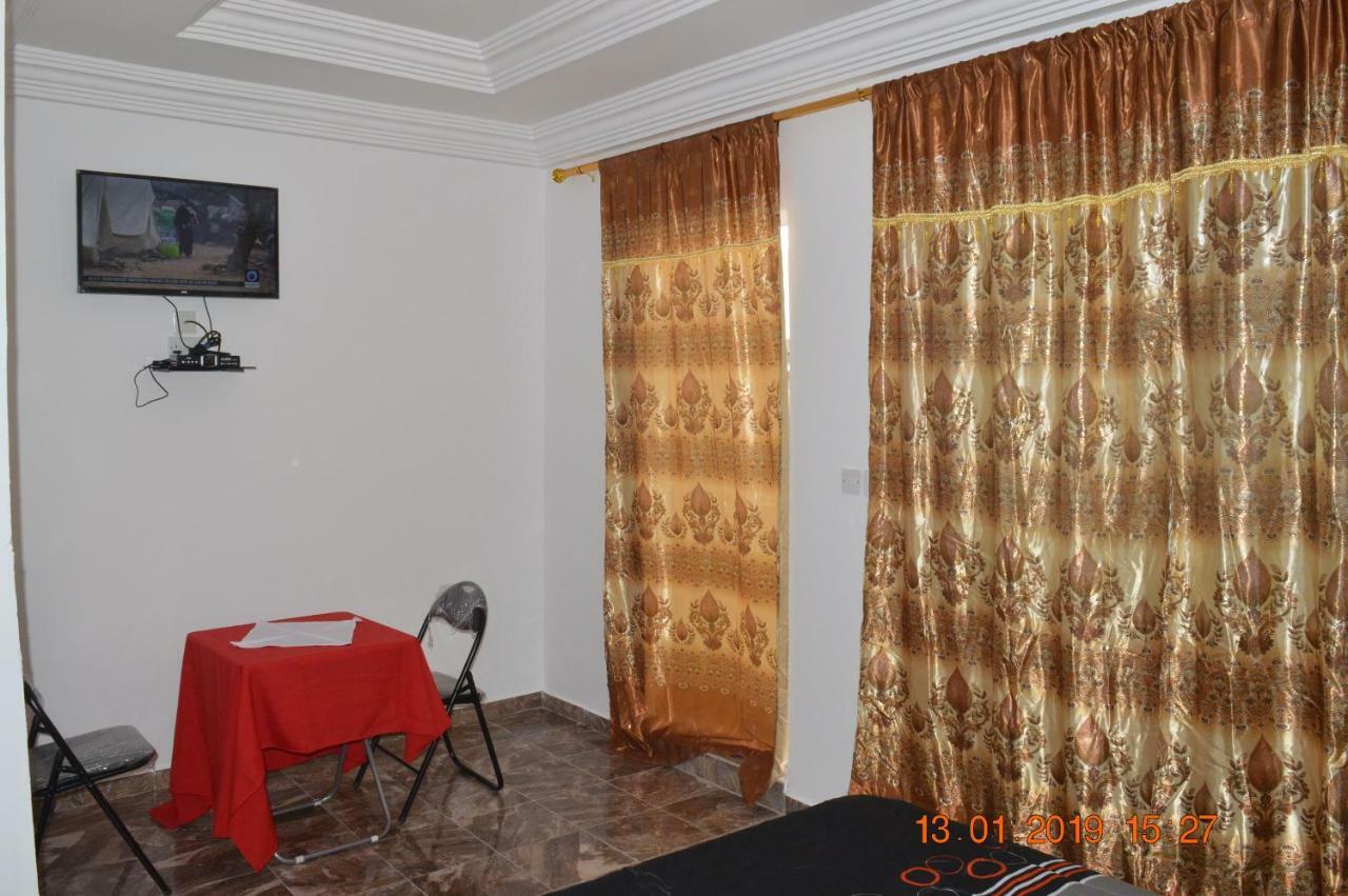 Sukuta Nema Guest House Banjul Esterno foto