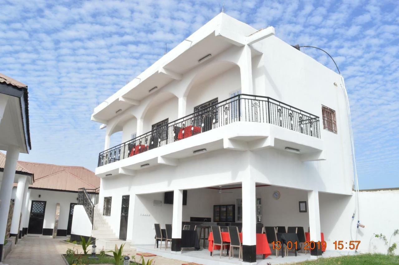 Sukuta Nema Guest House Banjul Esterno foto