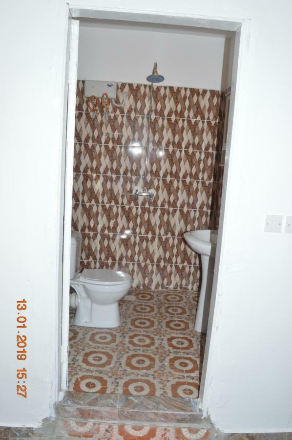 Sukuta Nema Guest House Banjul Esterno foto